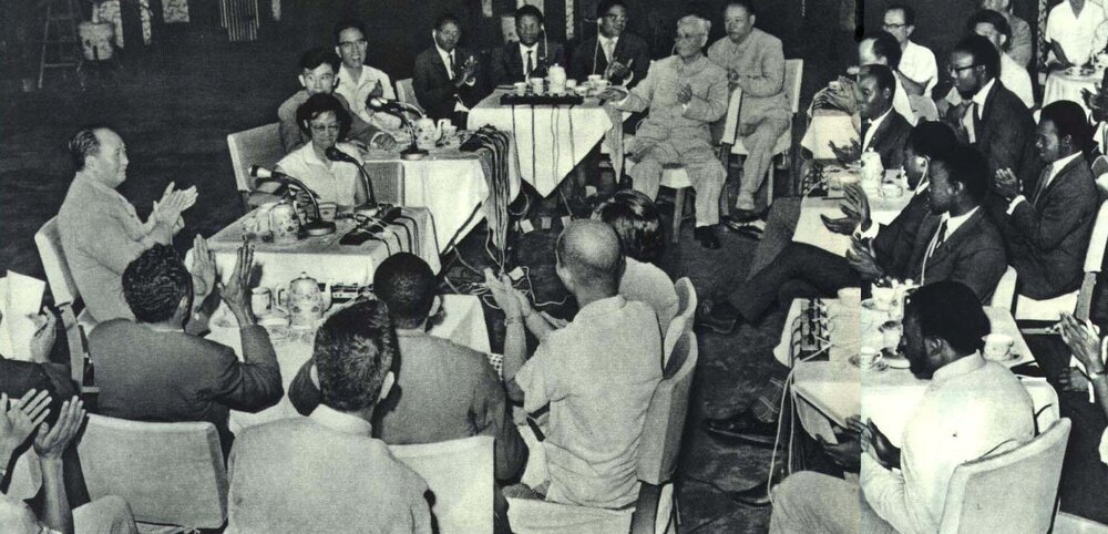 Mao Zedong meeting African guests on Aug 8, 1963.
