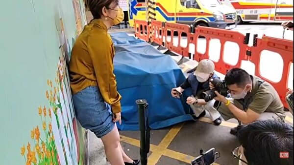 Sarah Liang holding a press conference outside Queen Elizabeth hospital. Source: The Epoch Times.