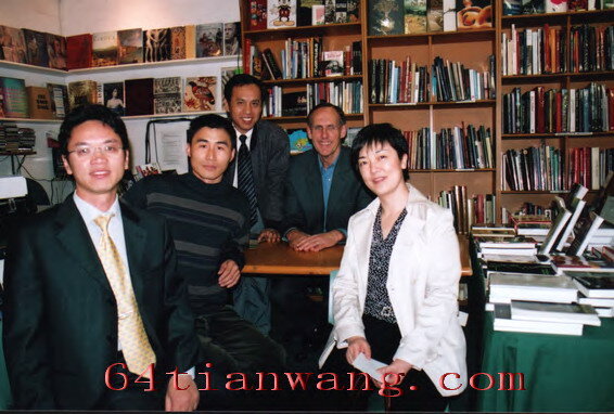 (L to R) Former Chinese diplomate Chen Yonglin, Chinese democracy activist Zhong Wei, Qin Yin,  Bob Brown , former Senator for Tasmania, Australian have a meeting to discuss Human Rights and internet freedom in China at Sydney, in June, 2006.