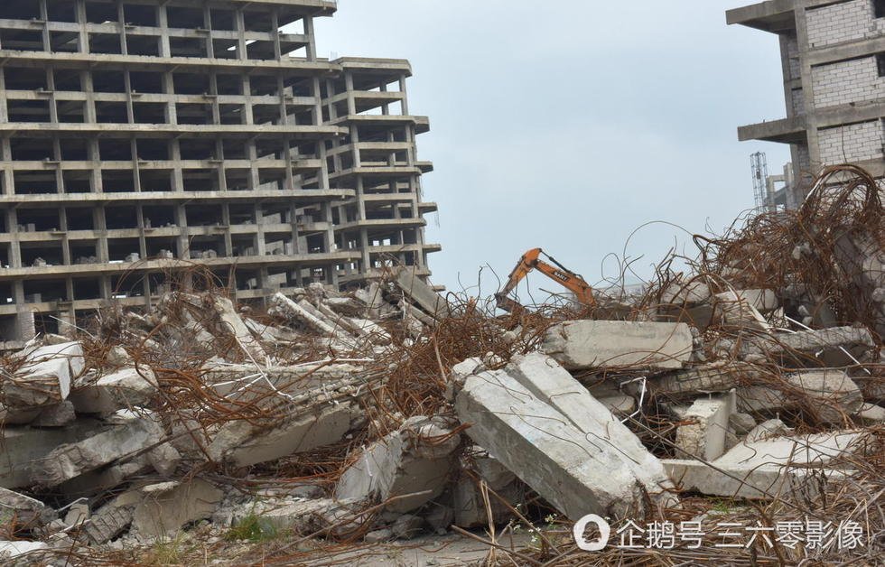 China's Housing Slump Worsens: Economy Braces for Q4 Turmoil