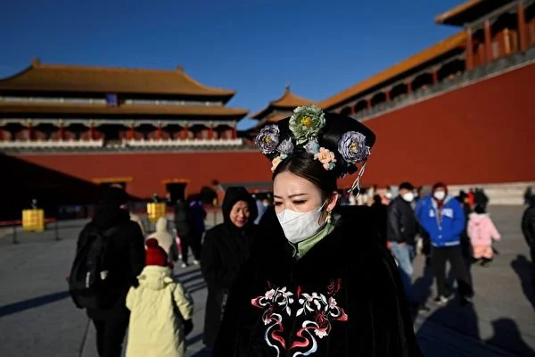 China Services Sector Growth Hits 6-Month Low Amid Fewer Tourists