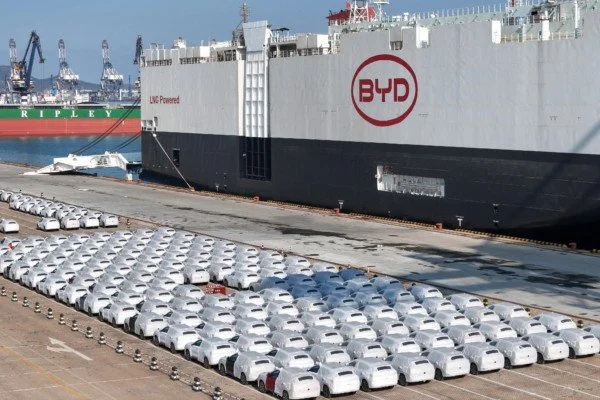 China's Auto Market Slumps 21% at Home as Export Flood Continues
