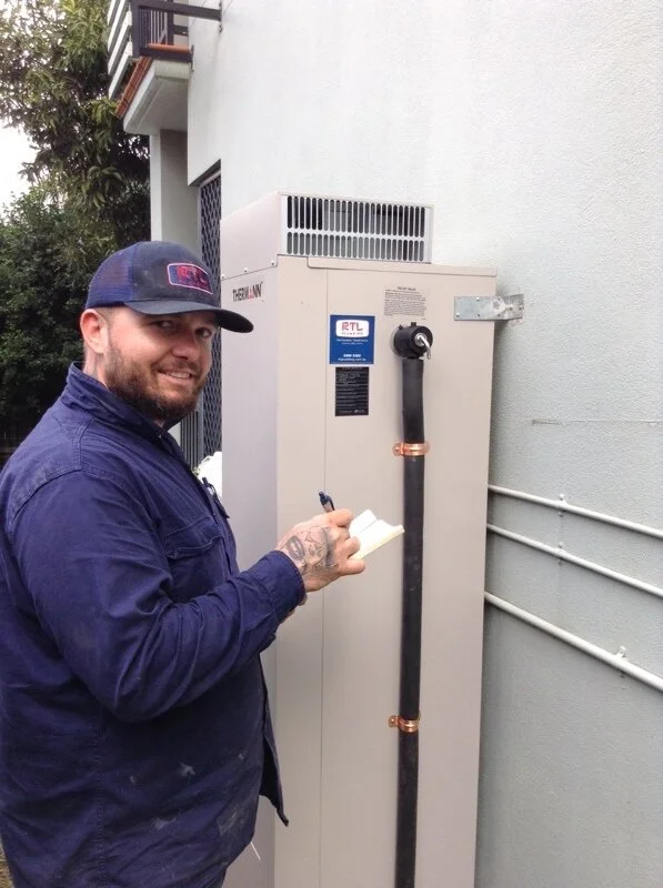 NEW HOT WATER - RTL TEAM.JPG