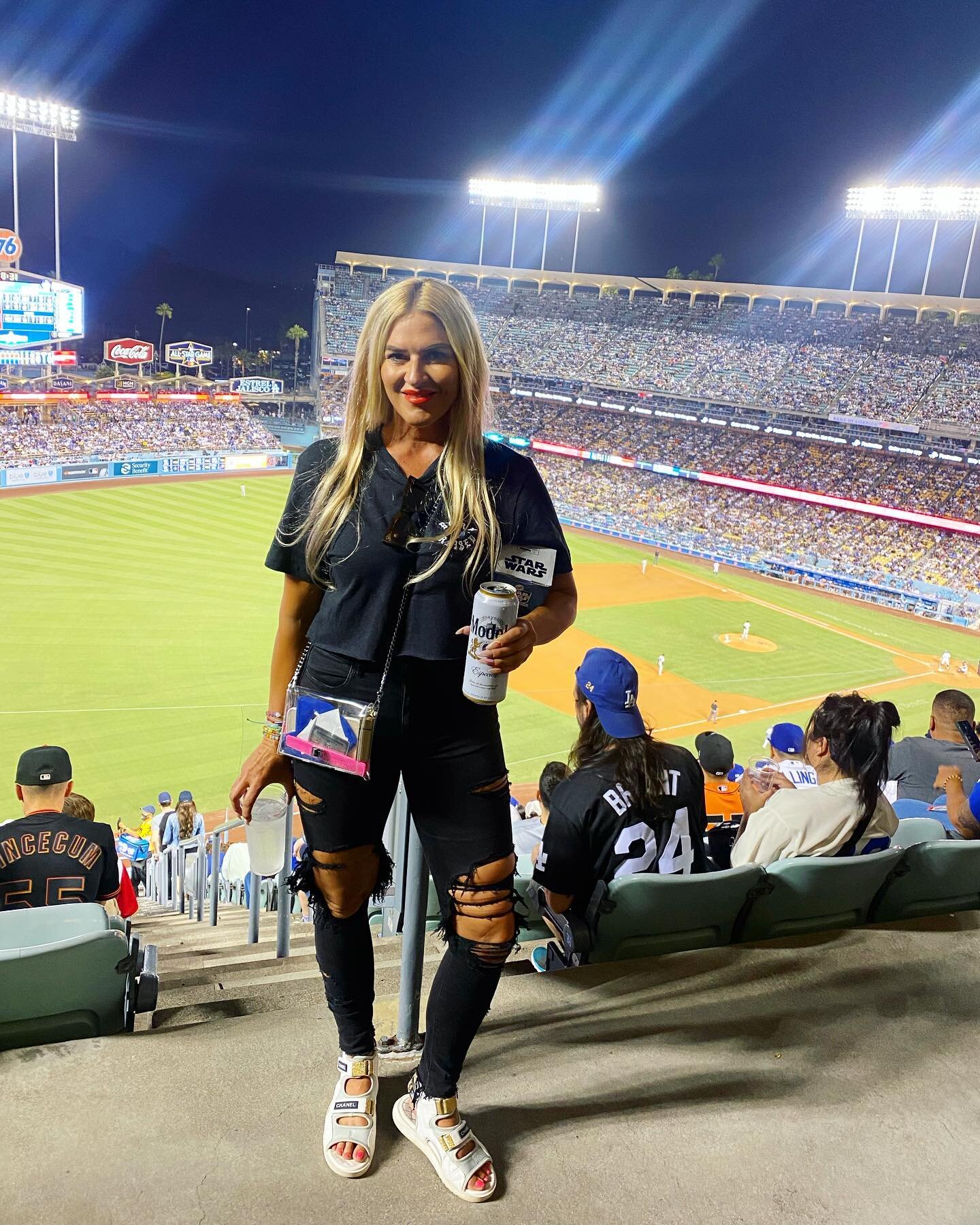 Bright Dodger&rsquo;s Lights ✨ #letsgododgers #dodgerbabes #dodgerstadium #dodgergirl #dodgersgame