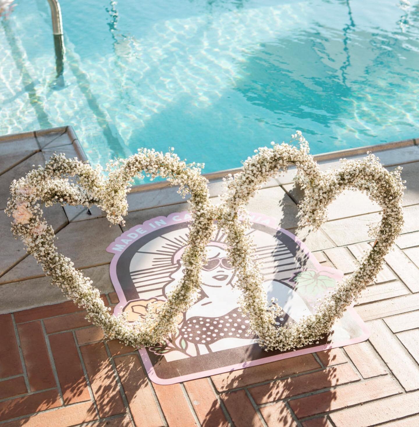 Check out this epic floral moment we created to honor @loveandloathingla&rsquo;s signature heart glasses! 

Congratulations on the launch of @bestcoastbeverages - we&rsquo;re thrilled to have been a part of the special day!