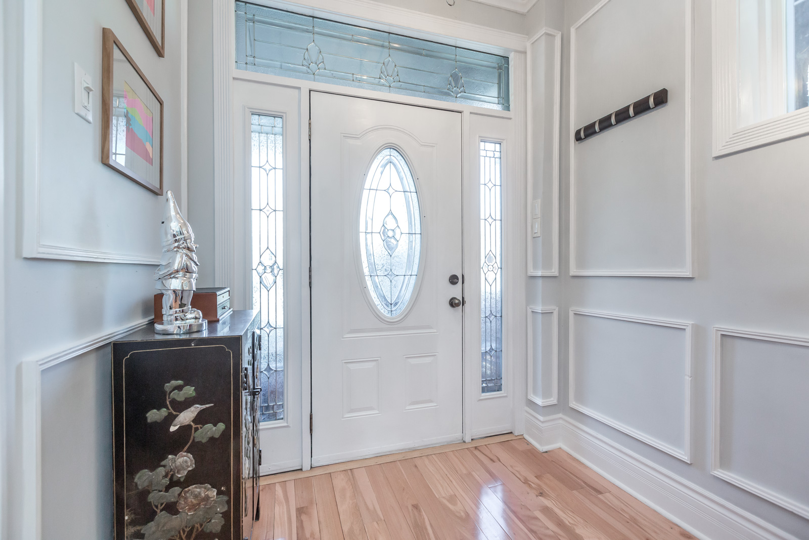 Entry way with beautiful mouldings