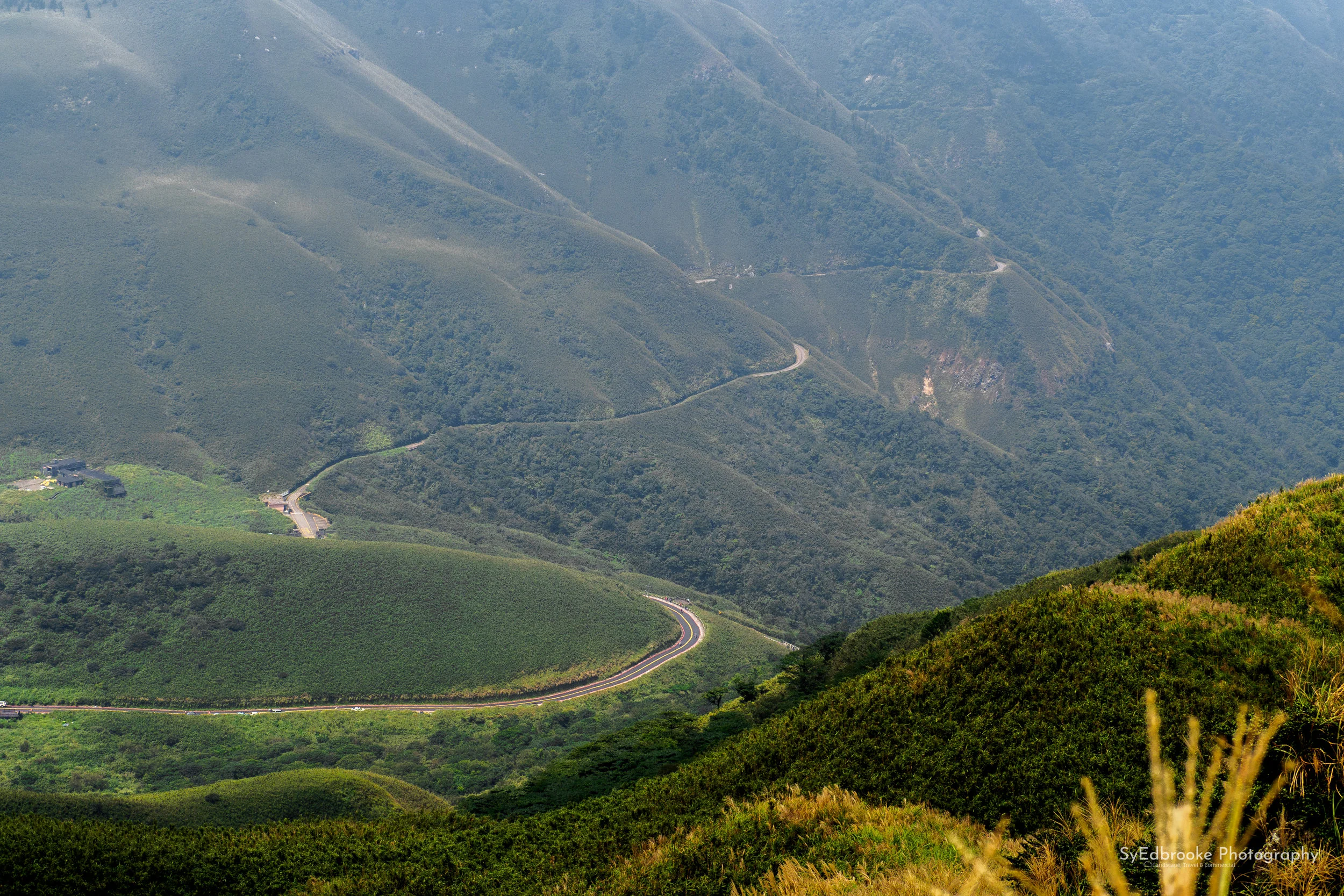 The bus route that takes you up the mountain, winding it's way through the valley. f8, ISO 250, 1/160, 150mm