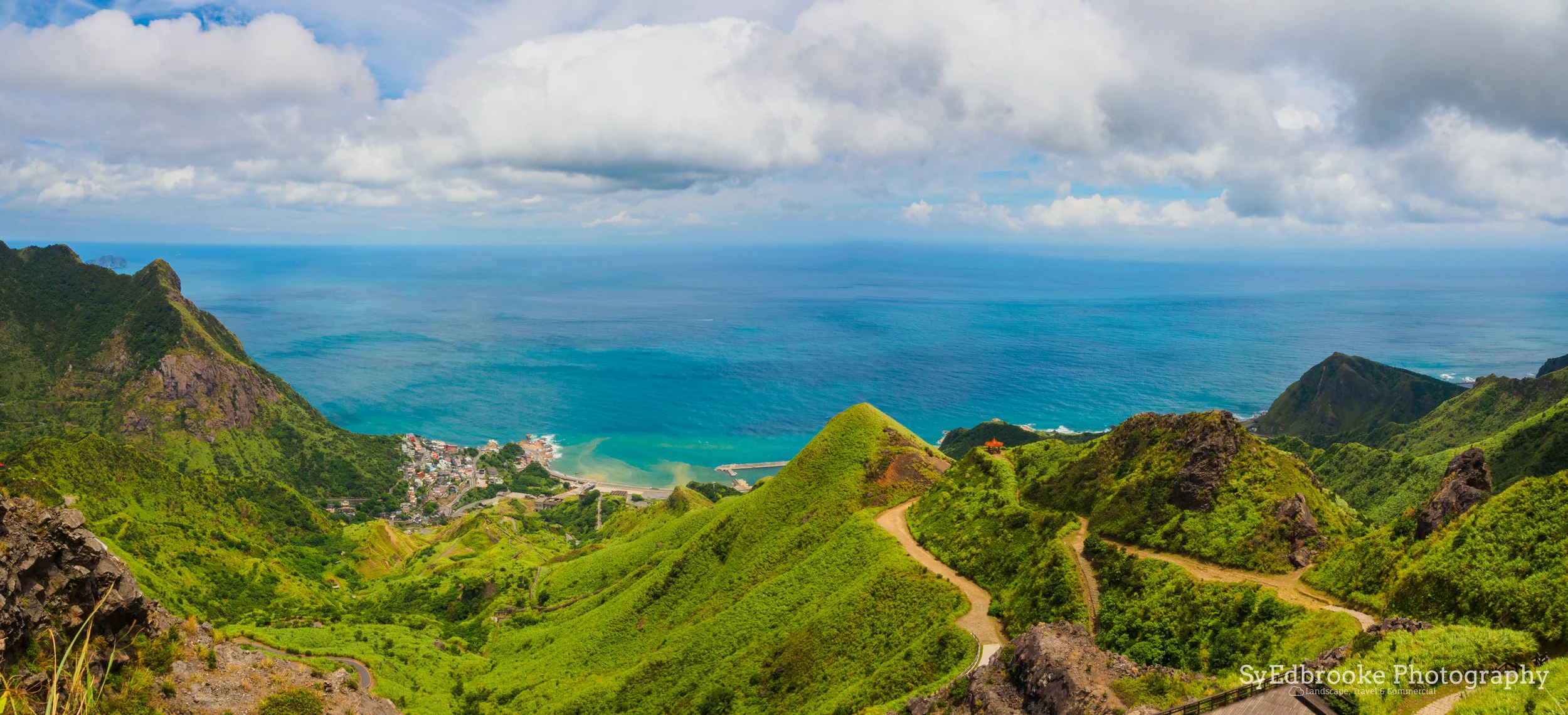A panoramic of the route up towards the summit of Teapot mountain. f11, ISO 200, 1/100, 24mm (stitched)