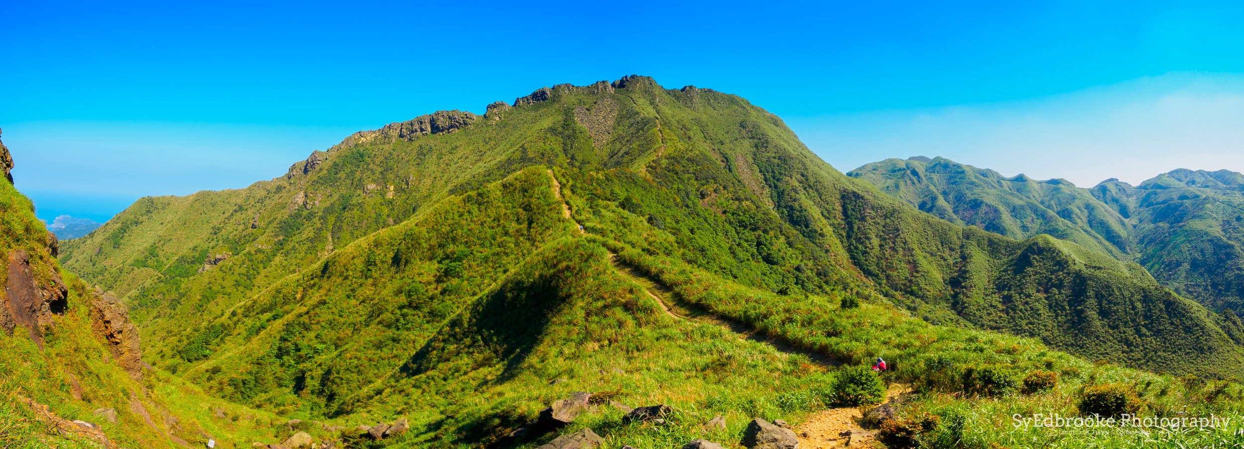 Spot the heart on the side of the ridge! f10, ISO 100, 1/80, 14mm (stitched)