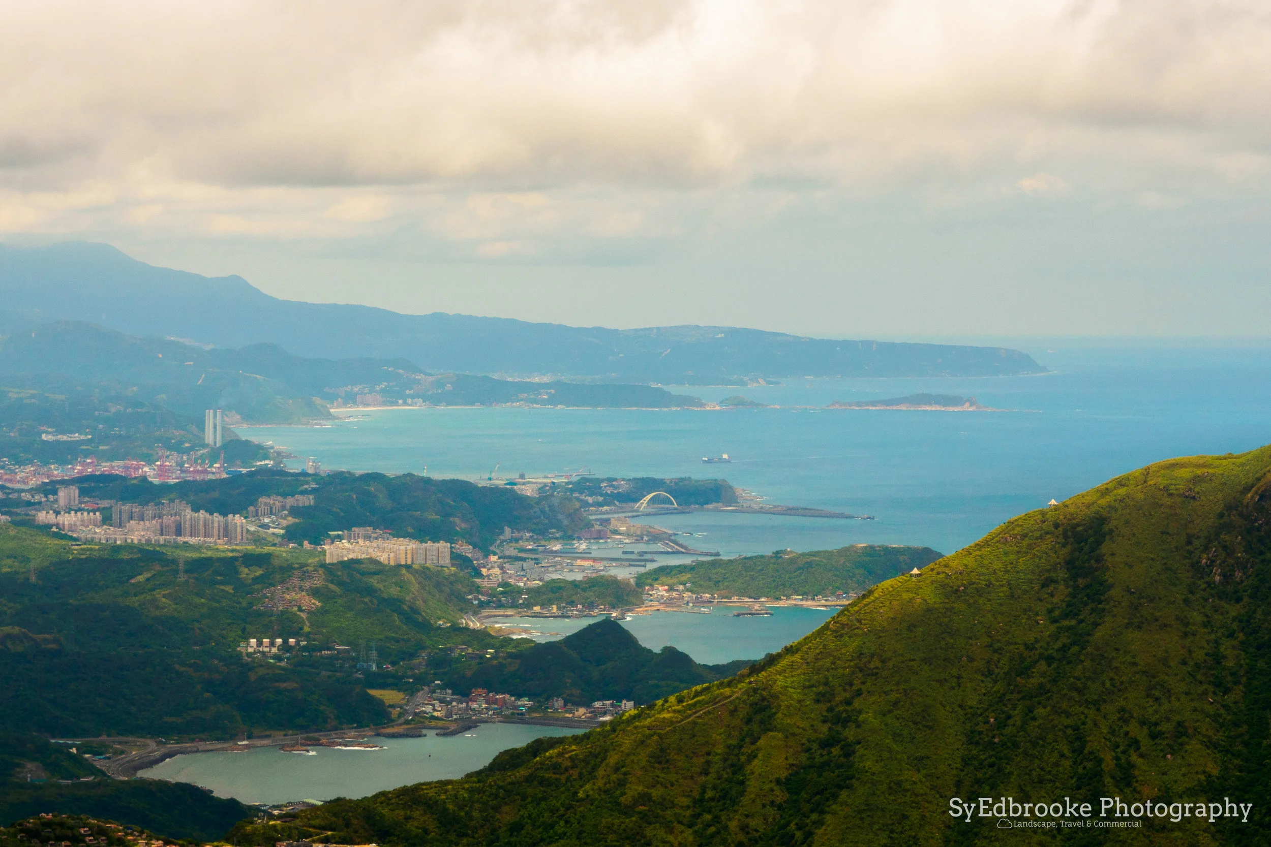 Mt. Keelung with the port and Keelung city in the background. f11, ISO 200, 1/80, 100mm