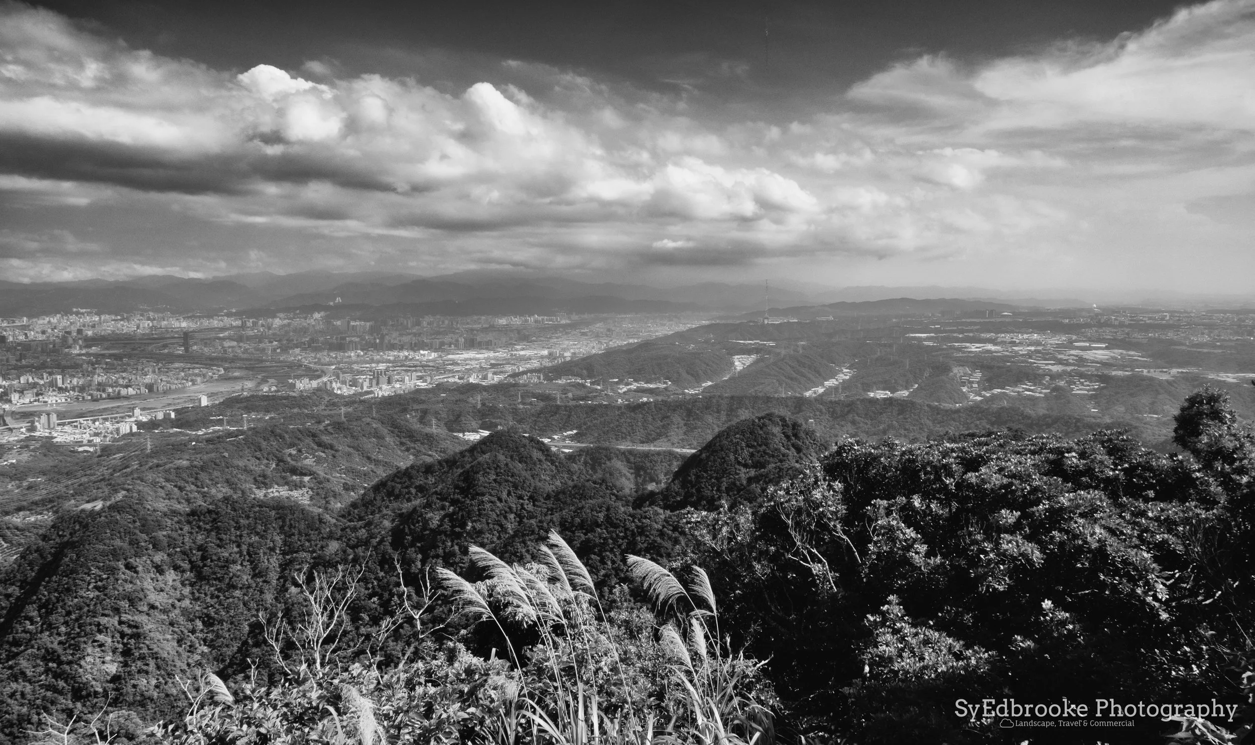 Looking back towards Banqiao and Taoyuan. f11, ISO 200, 1/80, 24mm