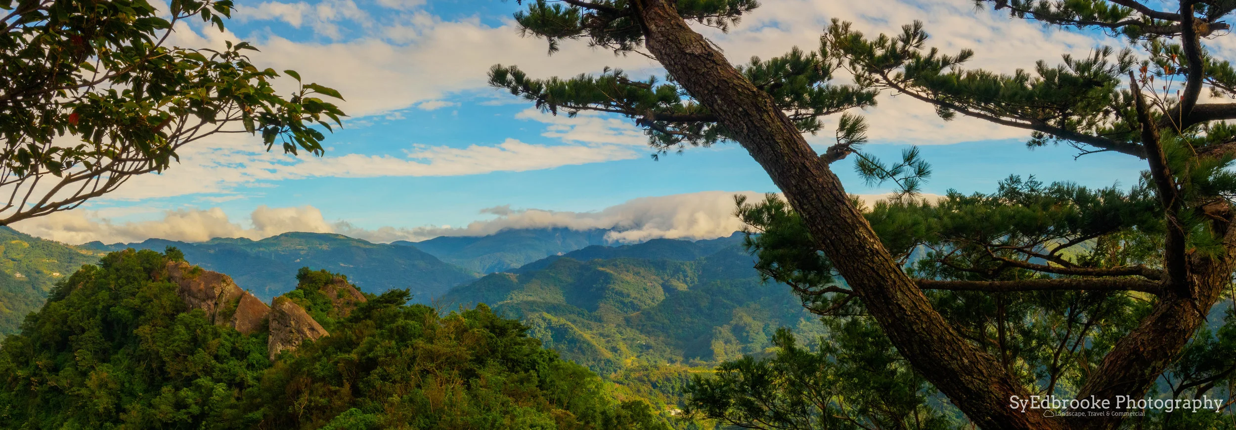 The main ridge and secondary peak of Wuliaojian to the left. f18, ISO 800, 1/80, 24mm (stitched)