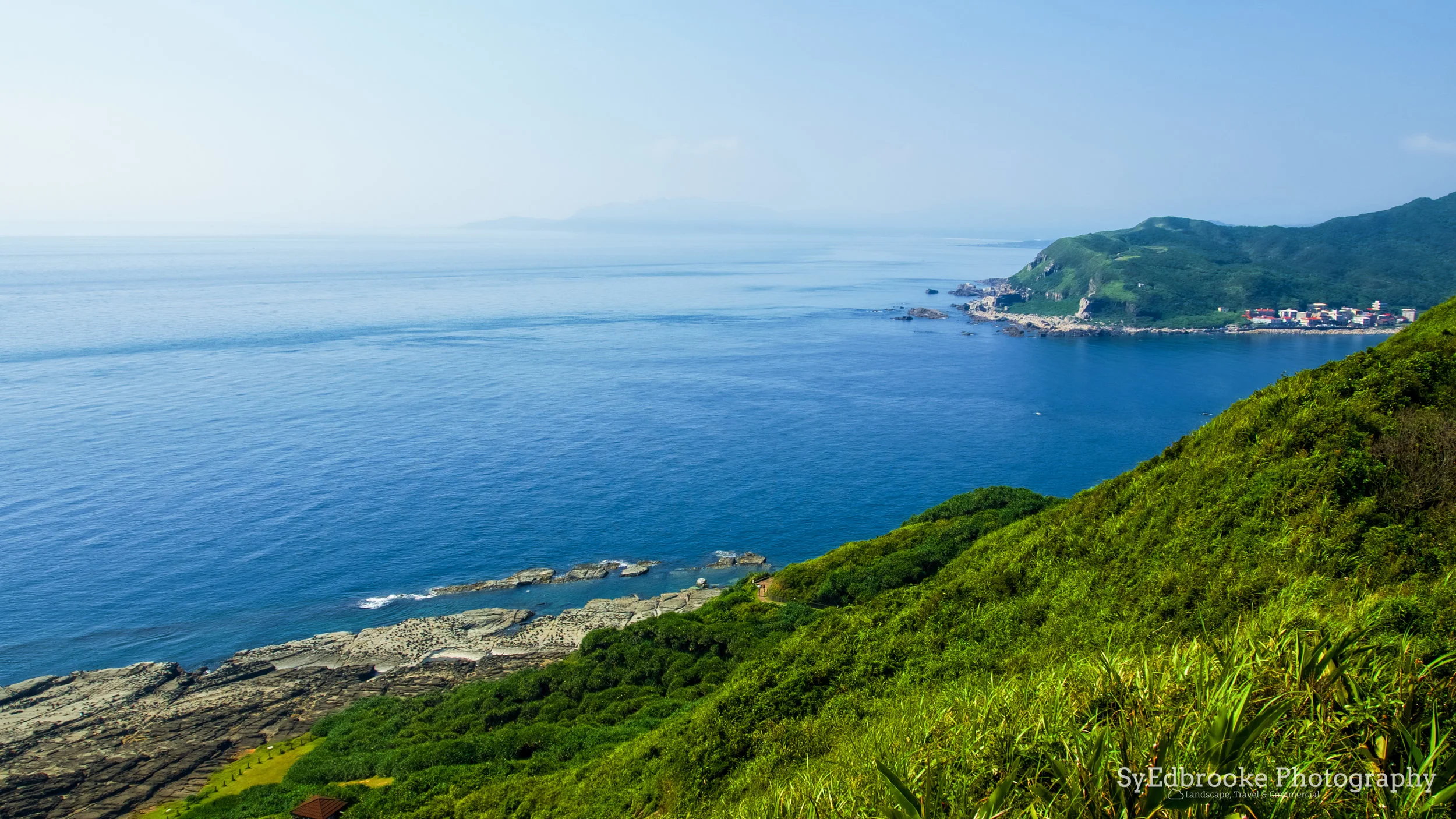 The coast looking towards Fulong. f3.5, ISO 100, 1/400, 90mm