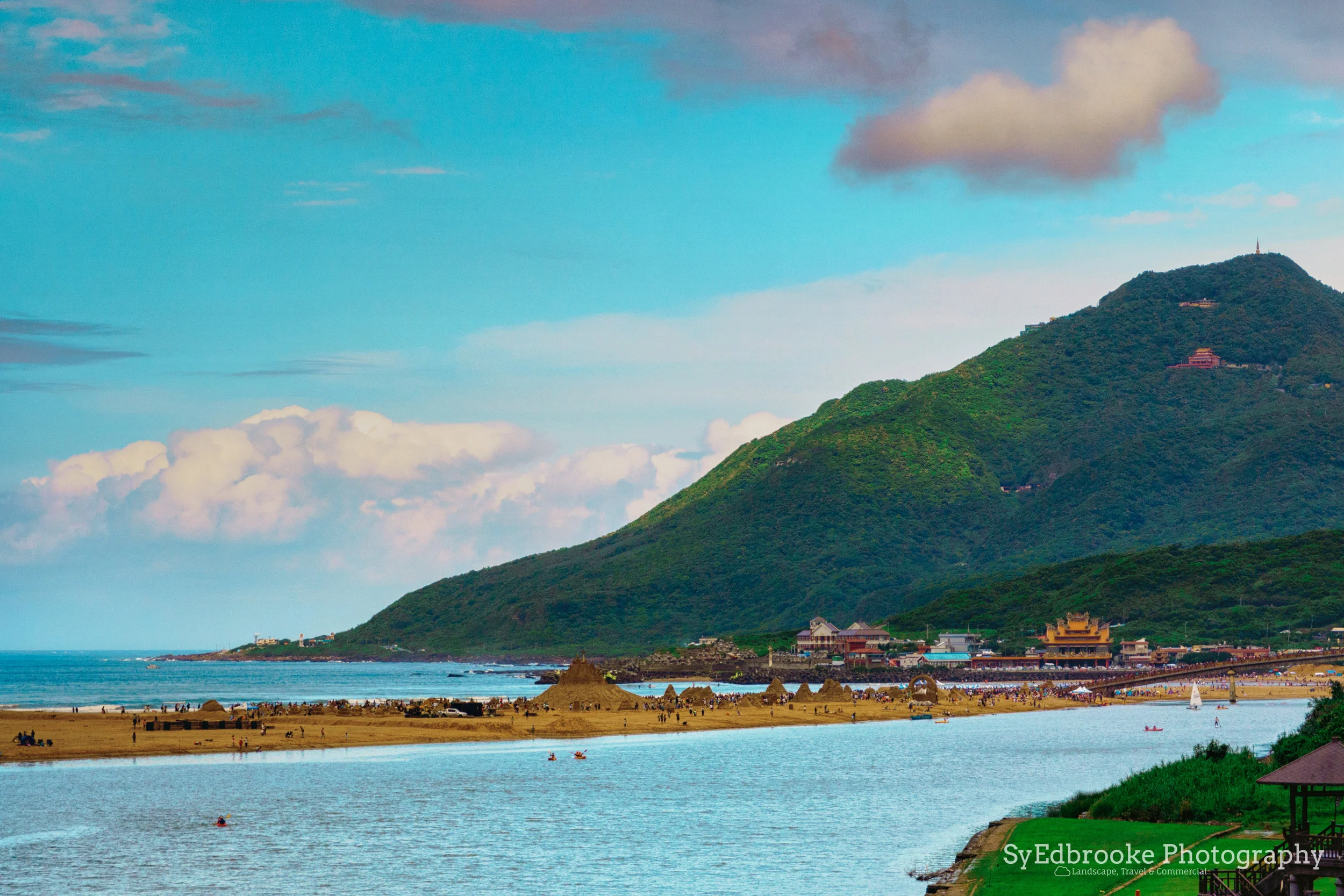 Looking towards Longmendiao towards Fulong. f10, ISO 200, 1/160, 100mm