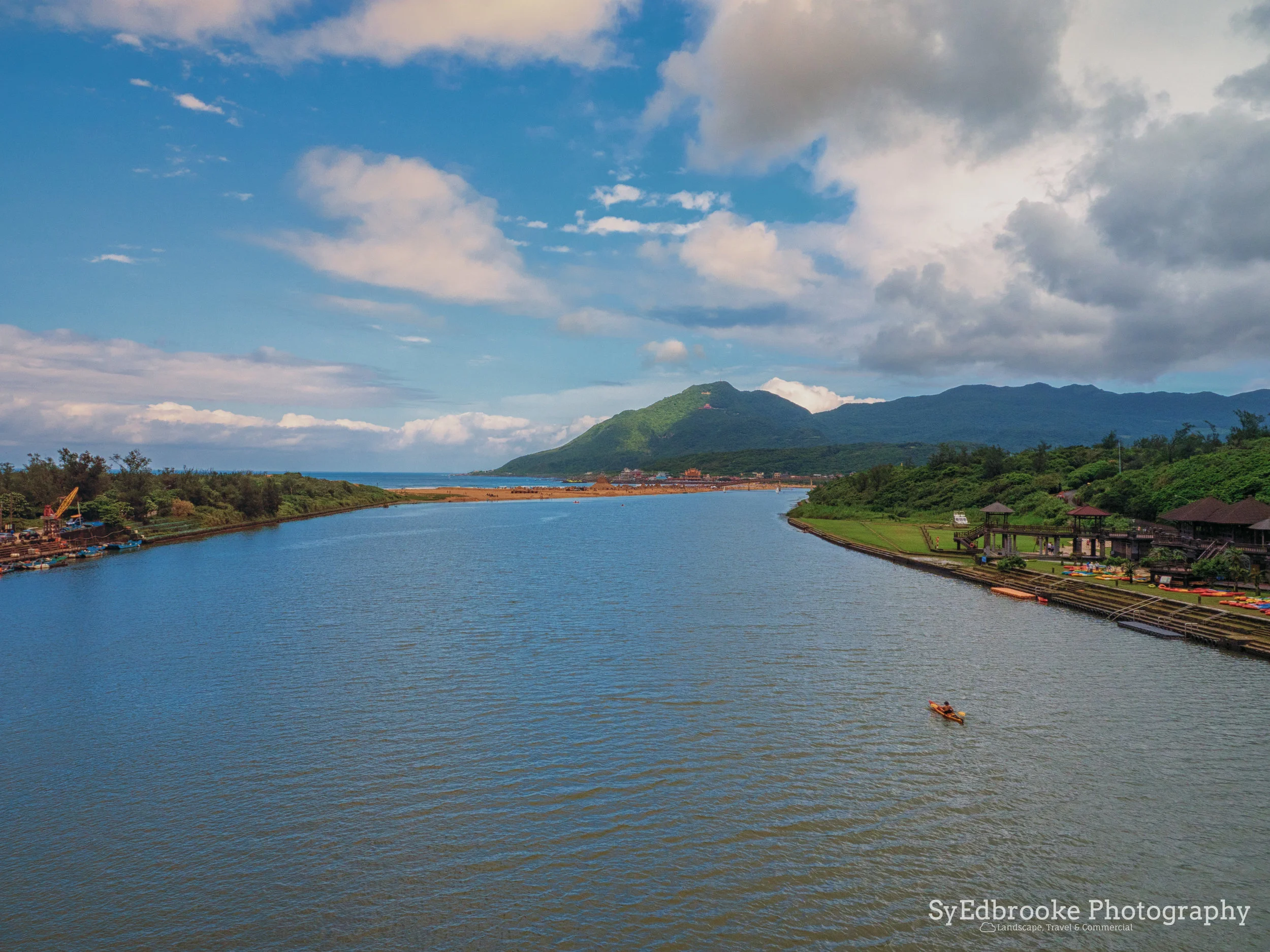 A wide view of the beach and ocean. f10, ISO 200, 1/160, 24mm