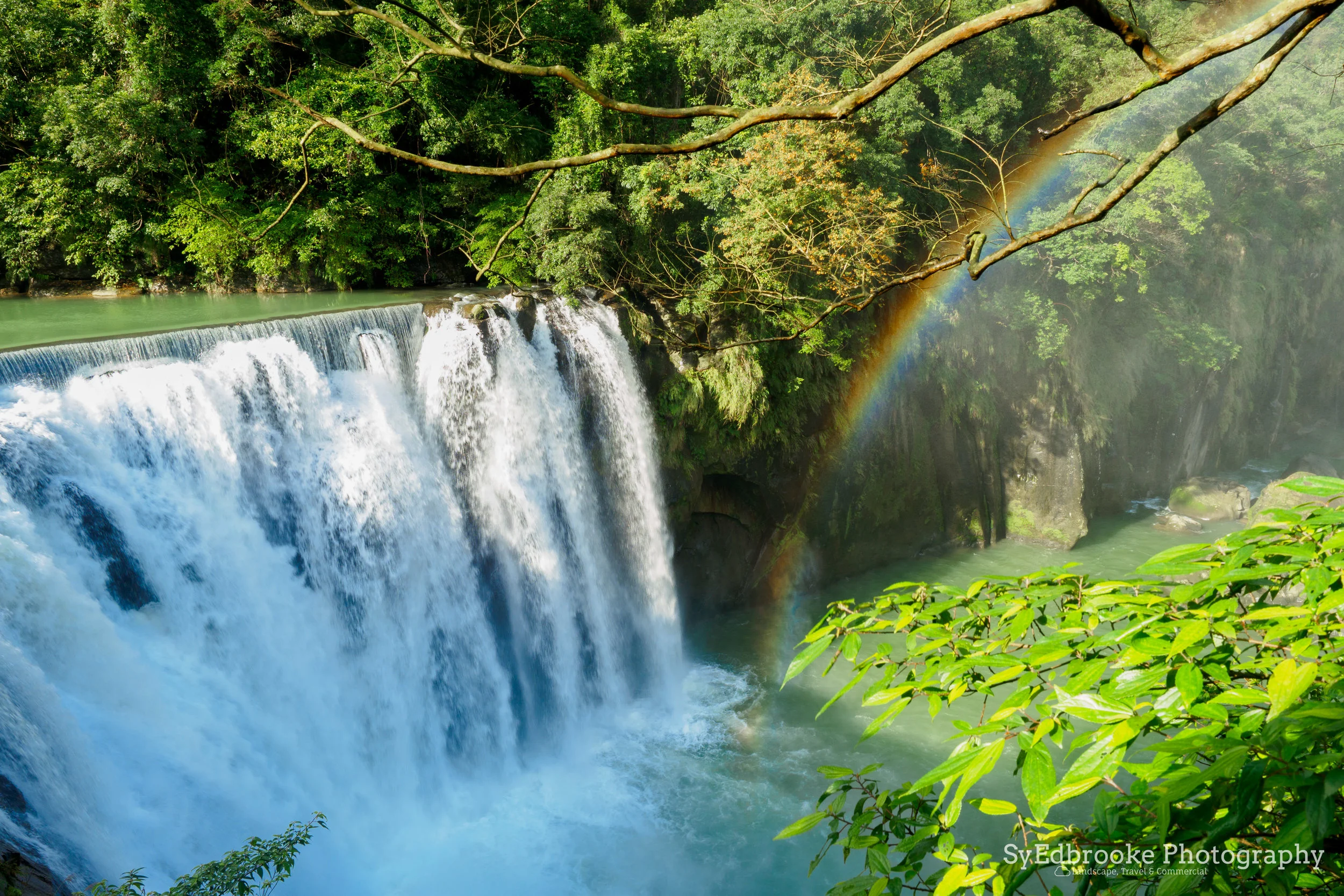 waterfall rainbow. 24mm, ISO 64, f7.1, 1/50