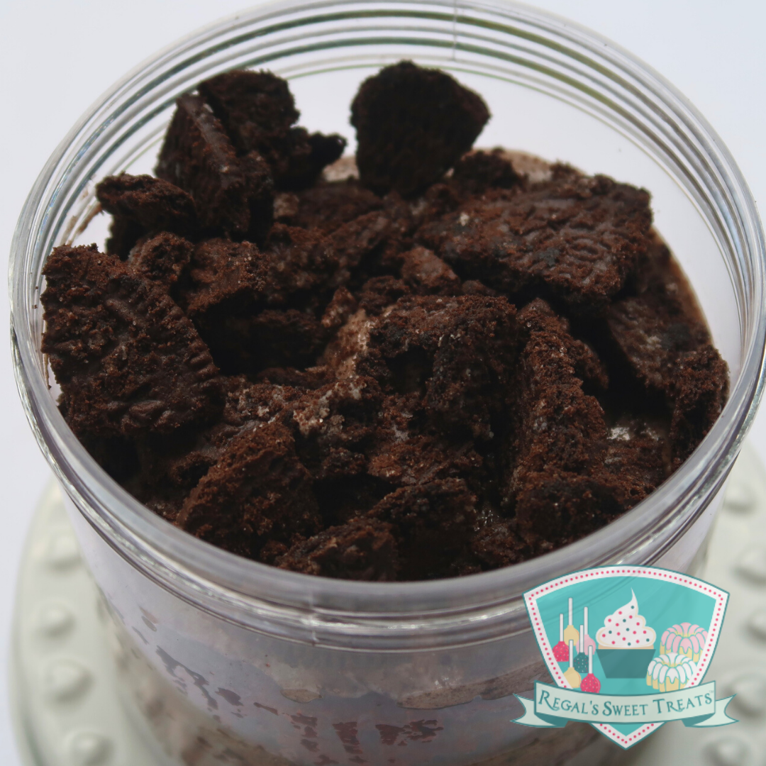 Cake Jar Traditional Regal Velvet w/Crushed Oreos On Top 