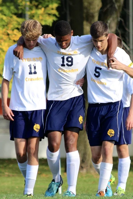 3soccerboys.jpg