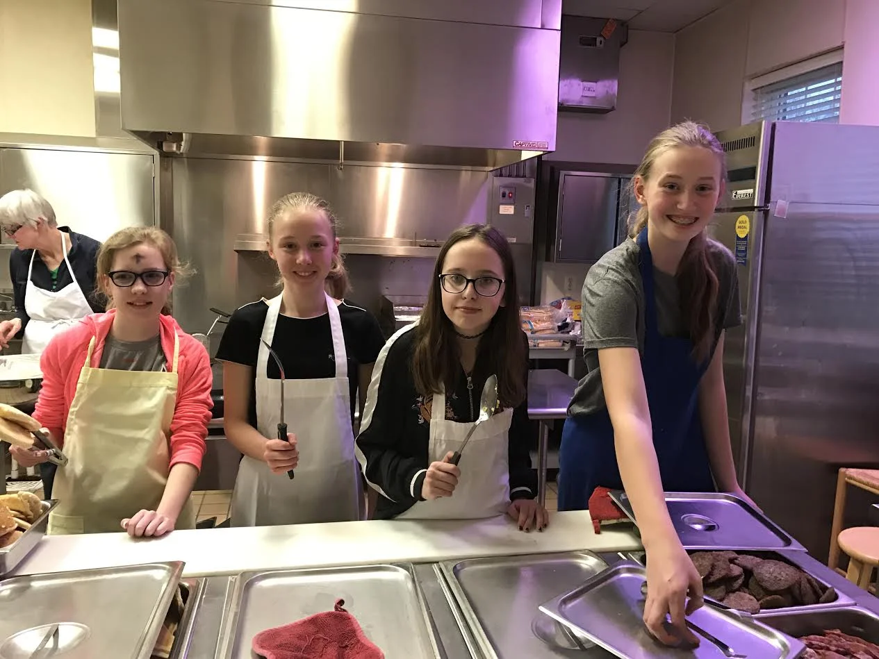 youth group community dinner 1.jpg