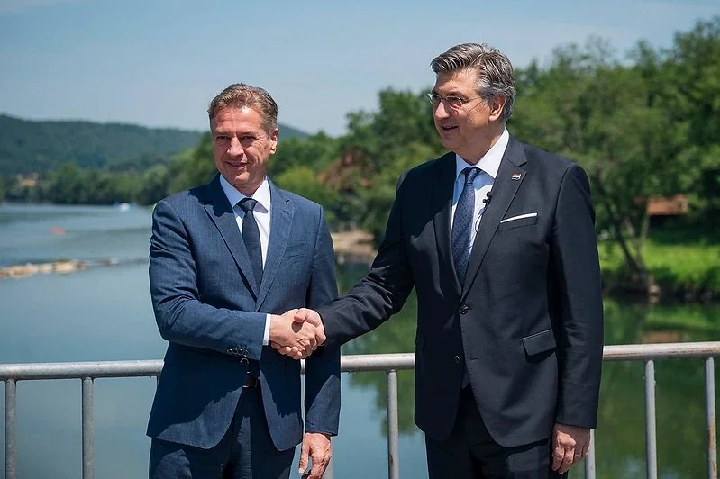 Most na reki Kolpi: Kratka razprava o (ne)naravnosti (rečnih) meja