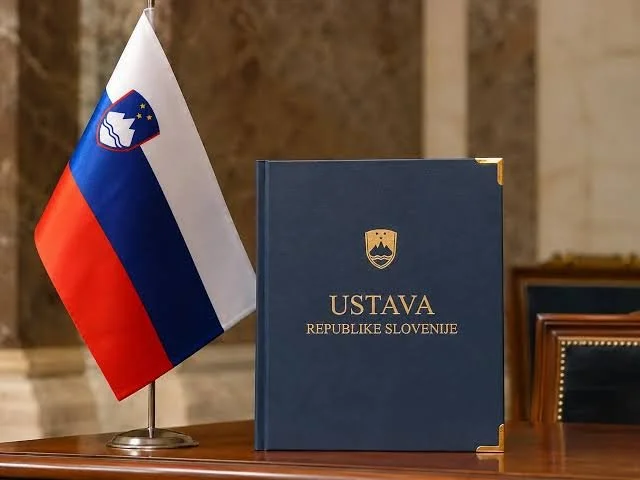 Aktivno državljanstvo kot (spodleteli) poskus pravnega opismenjevanja mladih
