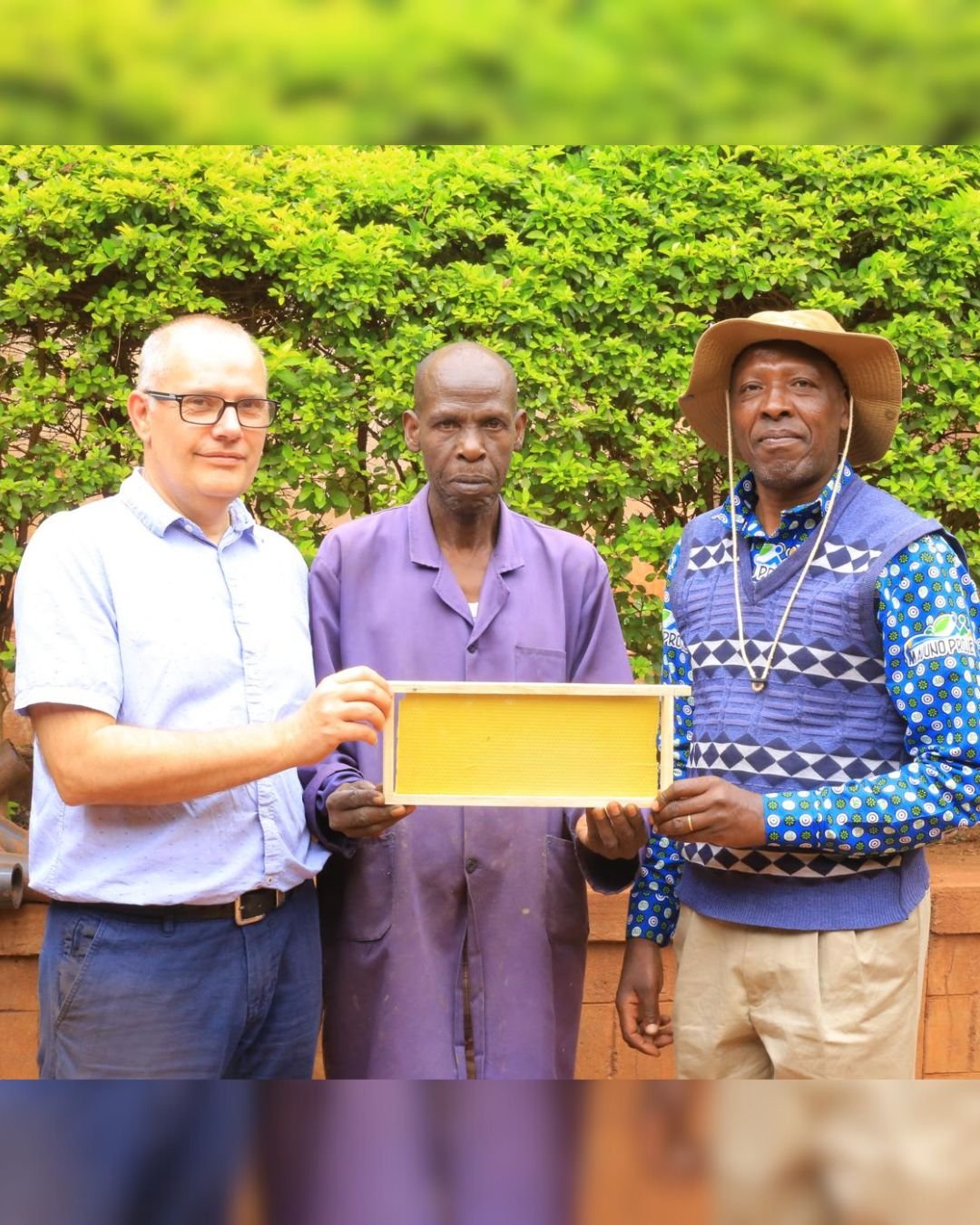 🐝 Beekeeping Project Takes Flight in Tanzania 🍯

Our joint beekeeping project with Mavuno Project in Tanzania has officially started! Funded by @sidasweden, the project was launced in October 2025 and supports small-scale farmers in modern, eco-fri