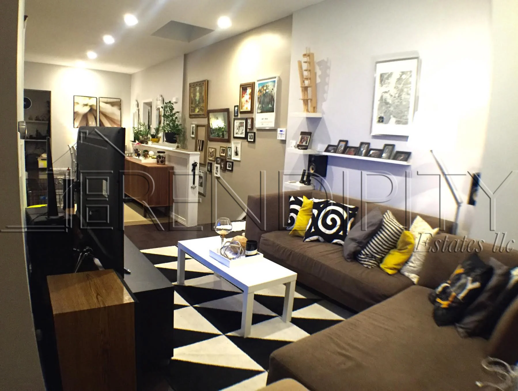 LivingRoom.jpg