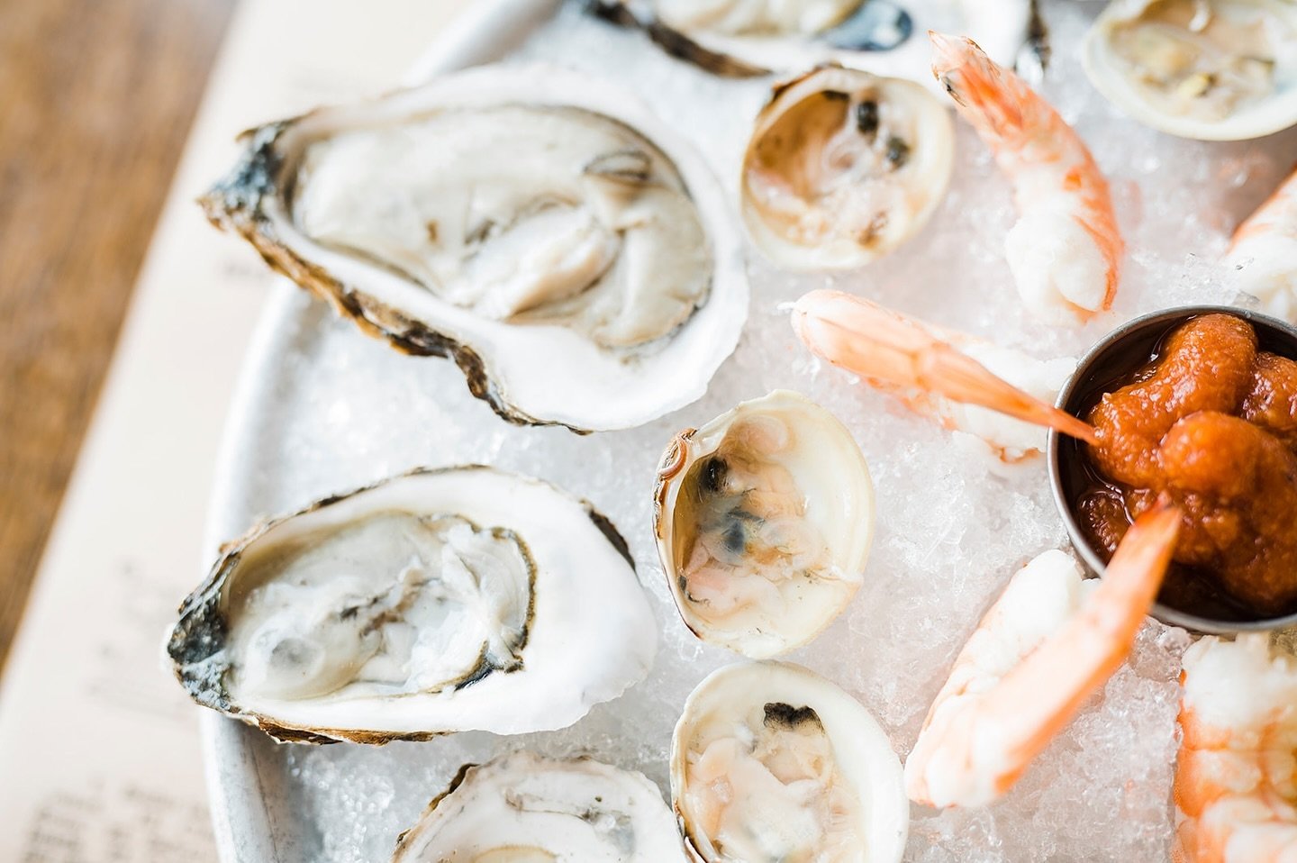 Raw Bar Happy Hour! 

Enjoy Drink Specials + $1 Blue Point Oysters &amp; Shrimp Cocktail! 🦪🍤

At the Bar from 5:00-6:00

#oldfieldsofgreenlawn