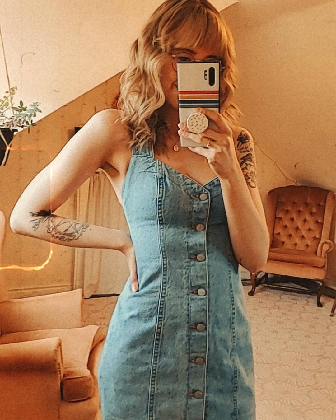 I post more on @taylornicoleportraits than I do here. Sorry I'll try to do better here 🤪
_
#selfie #mirrorpic #galaxynote10plus #thriftedfashion #denimdress