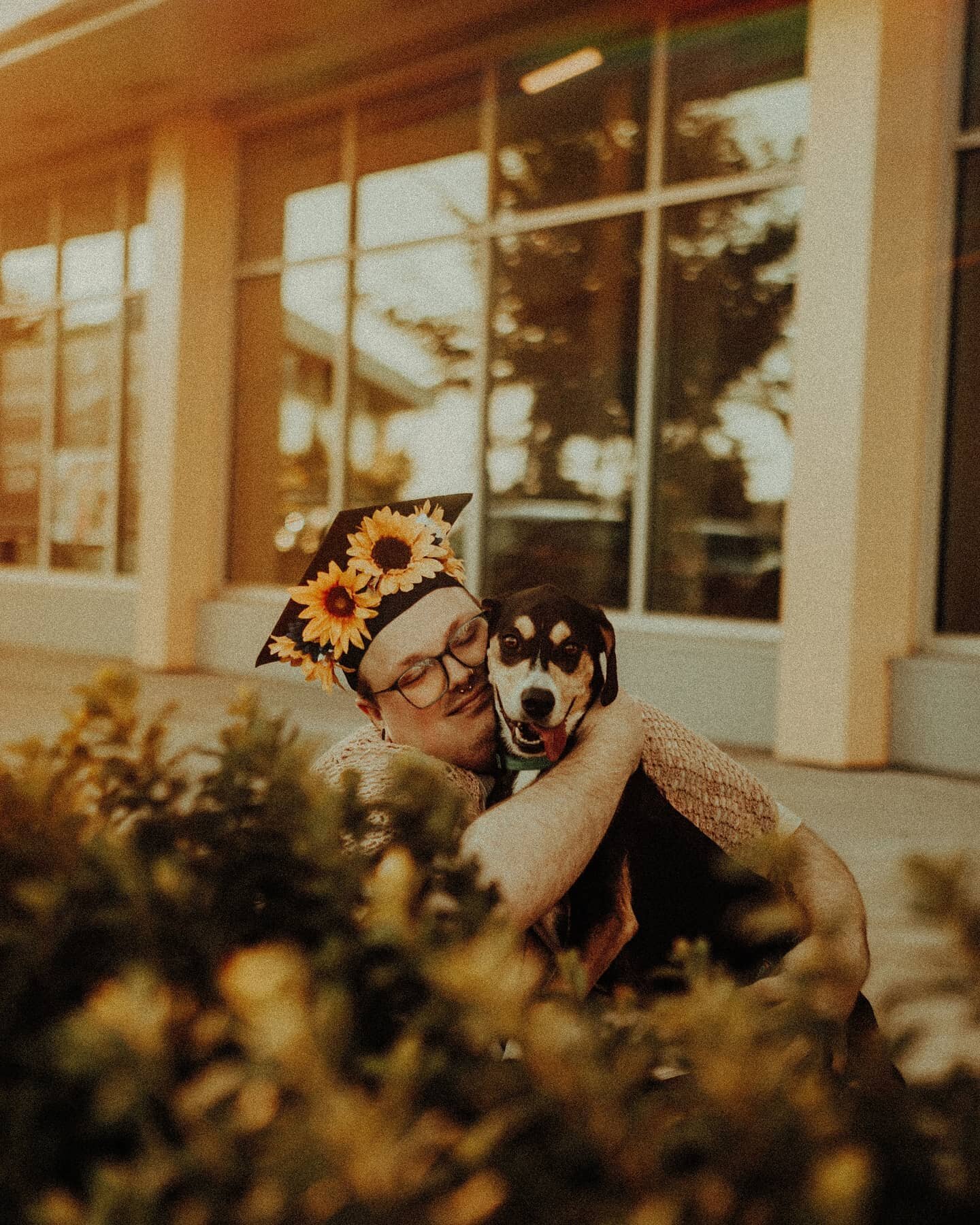 On Father's day the pups give my husband a card and gifts and tell him he's the best dad in the world cause he is 🥰 I definitely don't help them write in the card or pick out the presents, nope, not at all.
_
Anyway here is a photo of my friend Cole