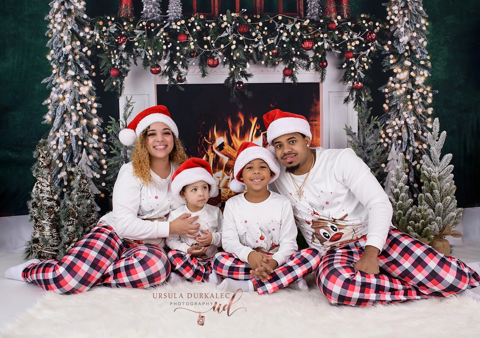 Family Christmas Photo Session U21_4598.jpg