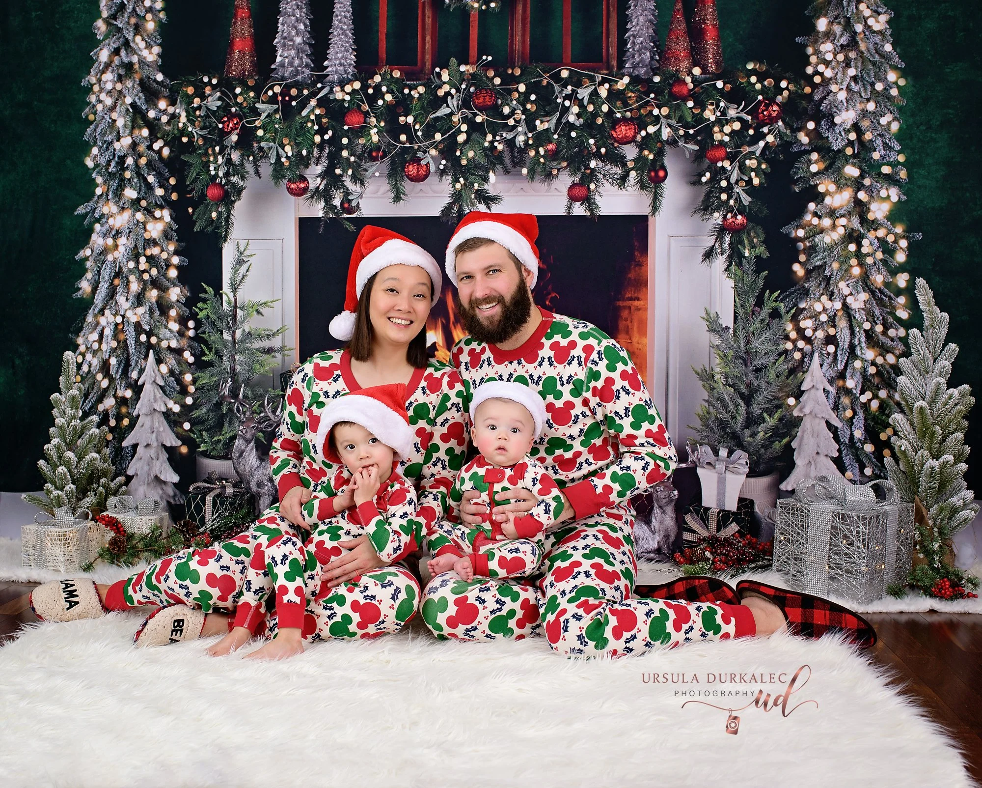 Family Christmas photo session U24_7563.jpg