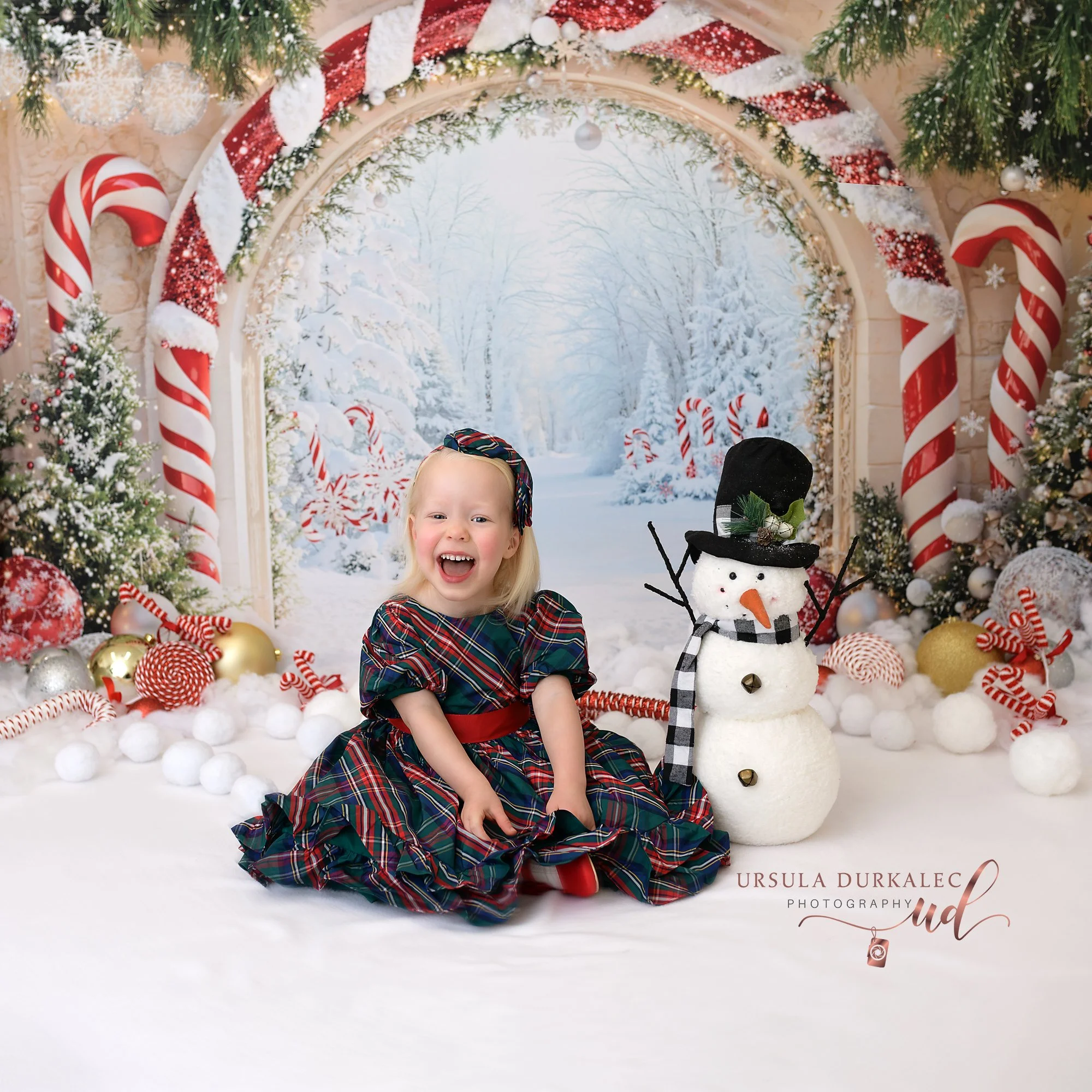 Candy cane arch studio Christmas U49_940.jpg
