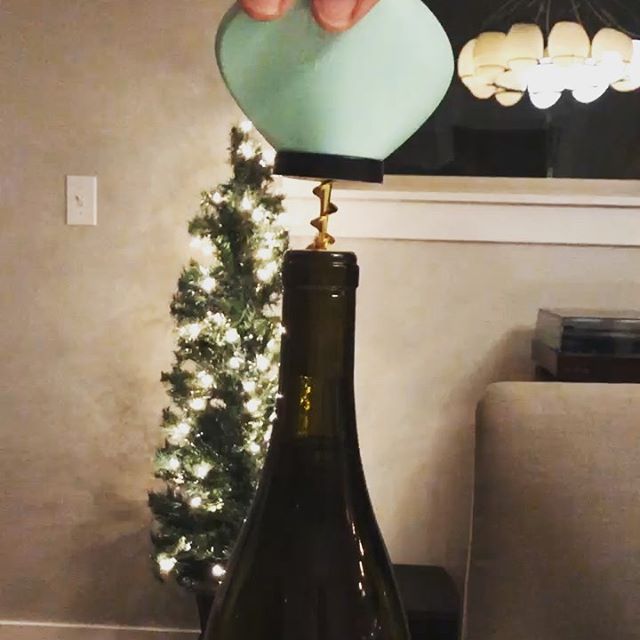 We are only 2 weeks away from Thanksgiving! Do you have the perfect gift to bring your host yet?👌🏻🍷