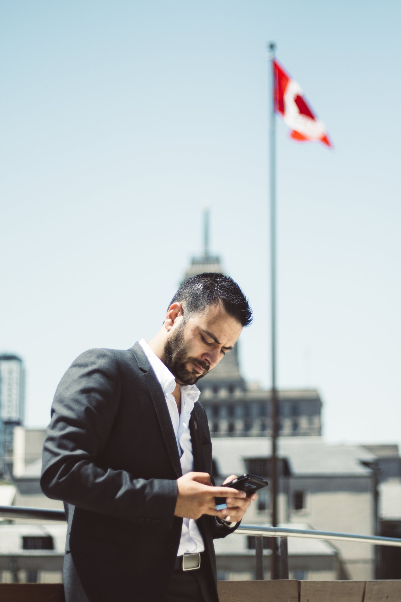 man-phone-canada.jpeg