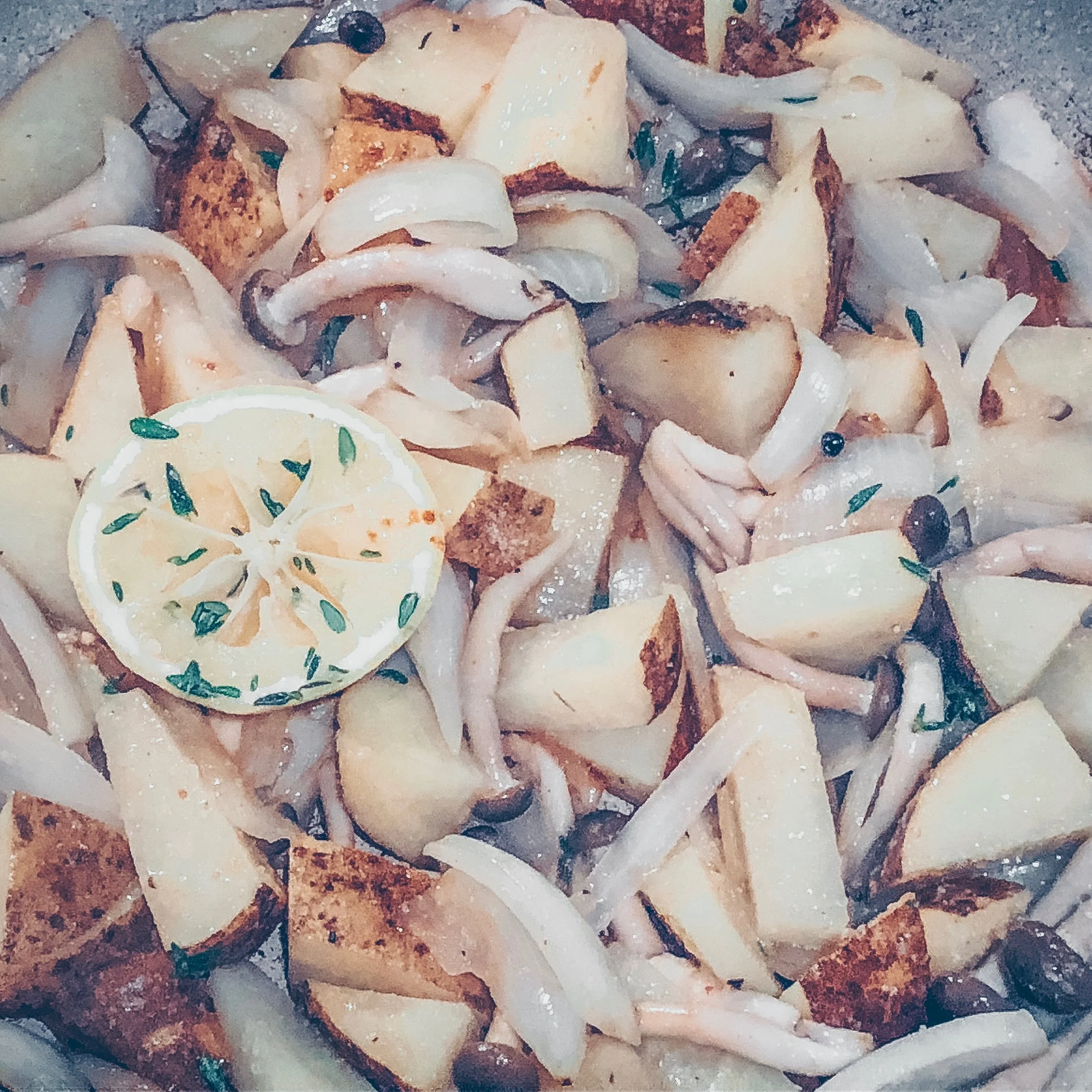 Lemony Thyme Crispy Garlic Potatoes