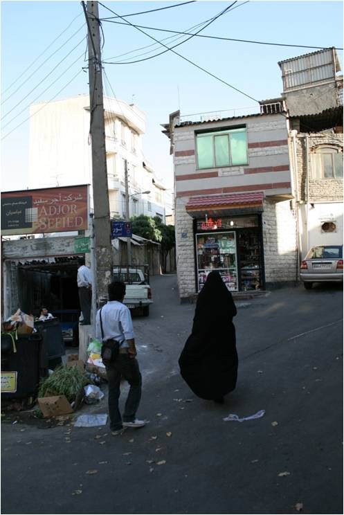 Women using Neda Square as a place of shopping and transit, Tehran 2010. (University of Tehran students)