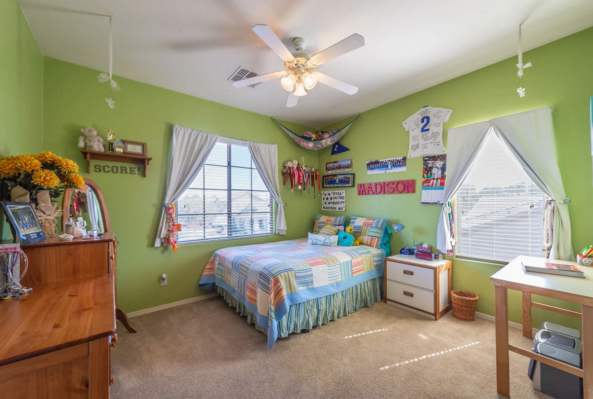 18579_E_Ranch_Rd_guest_bedroom_02.jpg