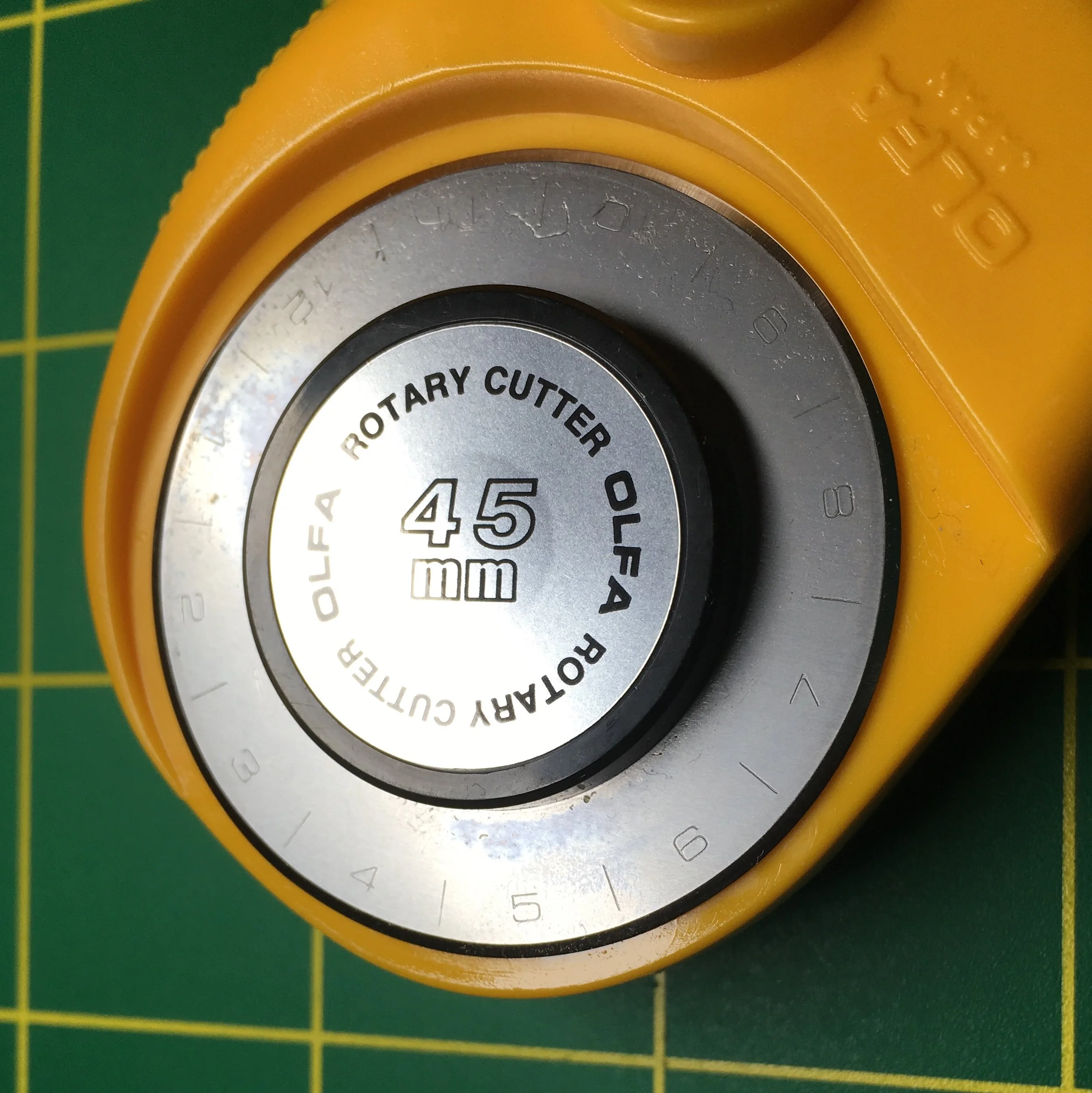 OLFA 45mm Deluxe Handle Rotary Cutter (RTY2/DX) Review — Makes