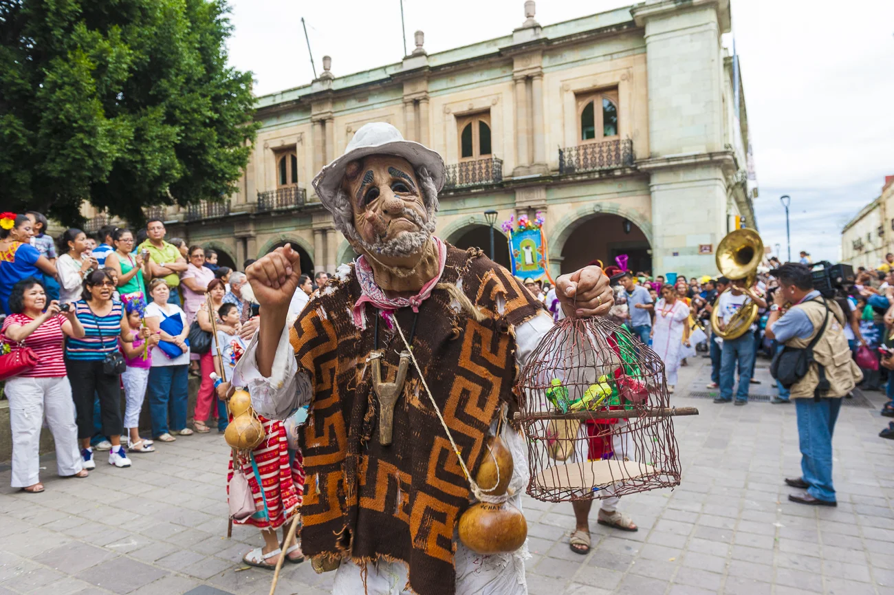 Desfile de las delegaciones.
