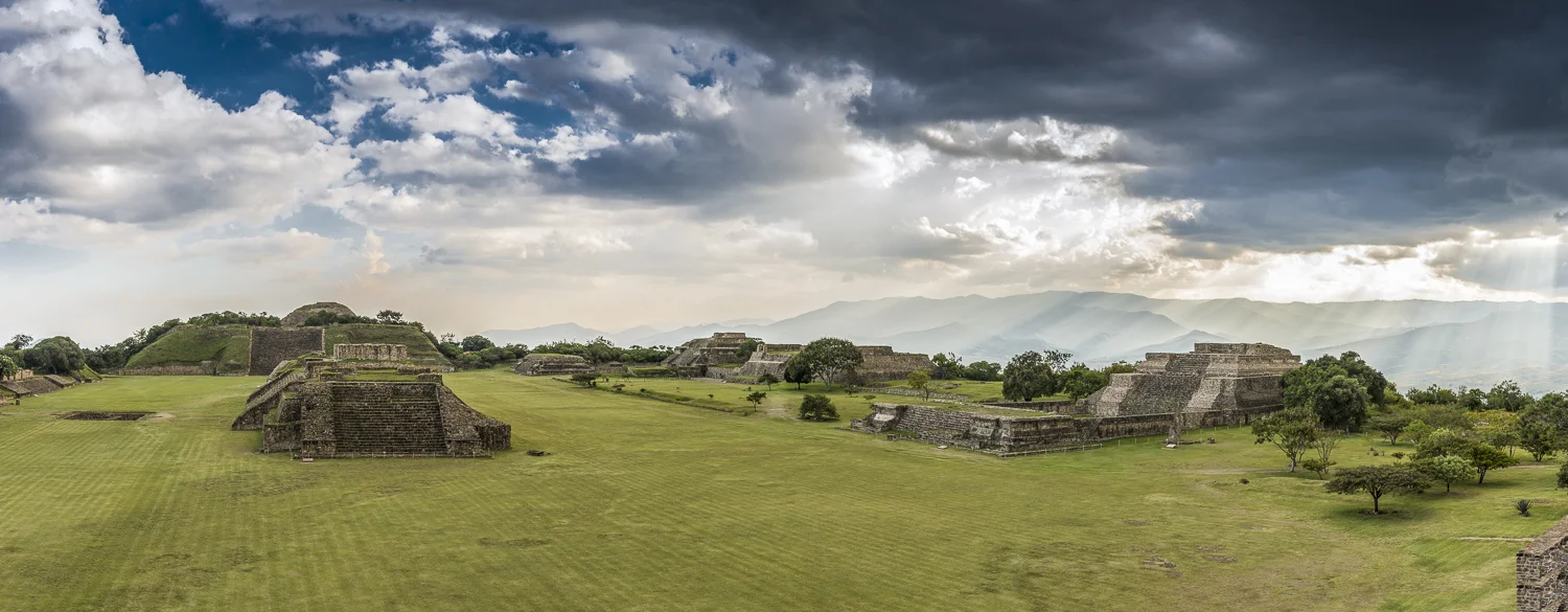   Zona Arqueológica de Monte Albán,  San Pedro Ixtlahuaca, Oaxaca, México. 