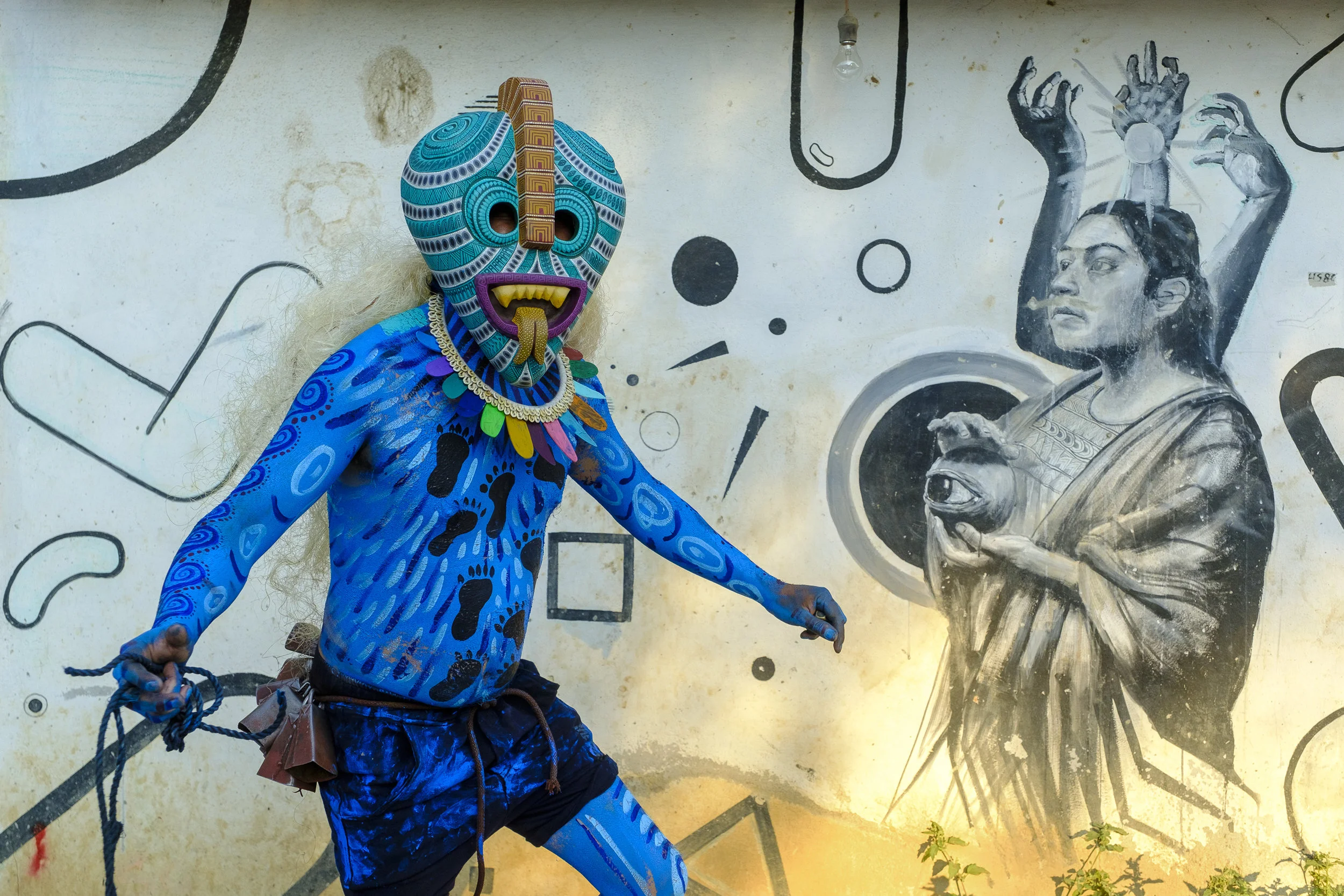   Huellas  en añil. 2019 