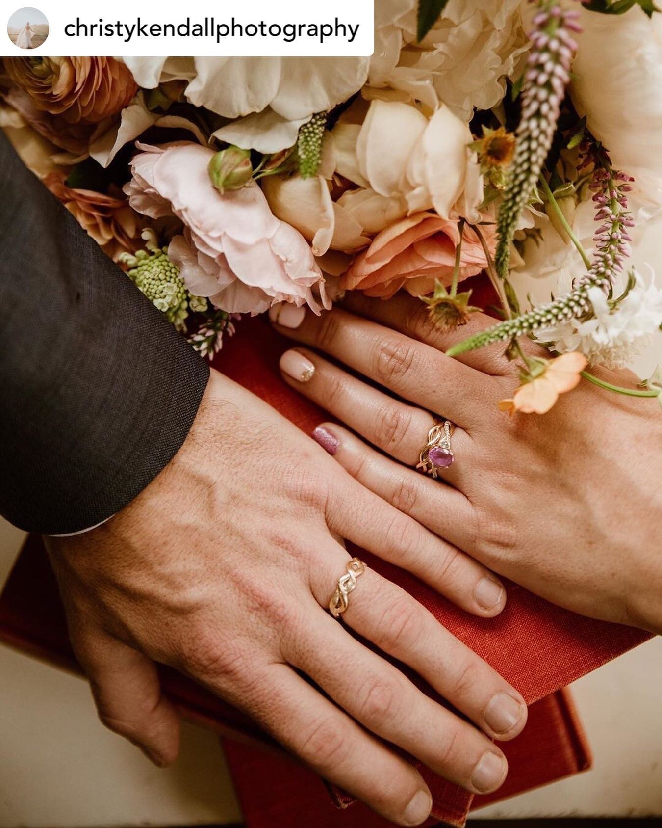 Love this photo!! It was such an honor to create such a nature inspired set for this wonderful couple!! Congratulations!!
Reposted from • @christykendallphotography The details π.
.
.
#customjewelrydesign