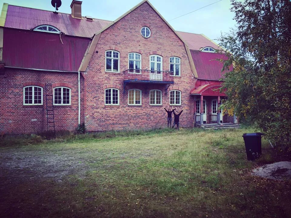 The happy day when Petra Shara Stoor and Fredrik Fernlund bought Helsinglight Castle in September 2011.
