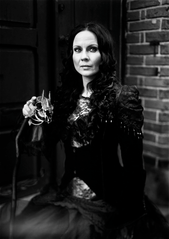 Petra Shara Stoor, Skullartist at Skulls & Bones Artwork. Photo by Karin Wednesday Brodin.