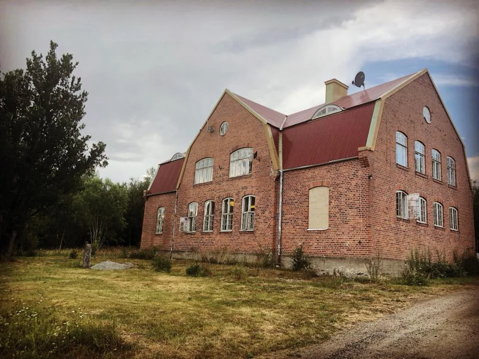 House of Helsinglight I Vattlång, Hälsingland - i denna vackra lokal hålls kurserna i maskskapande!