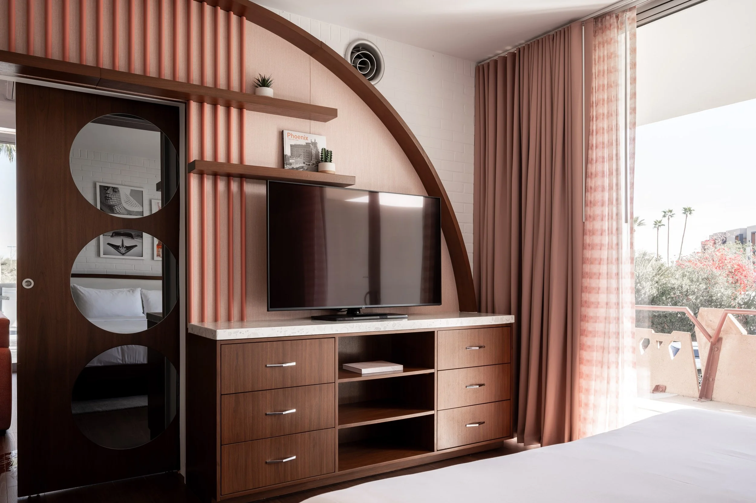 HOTEL VALLEY HO