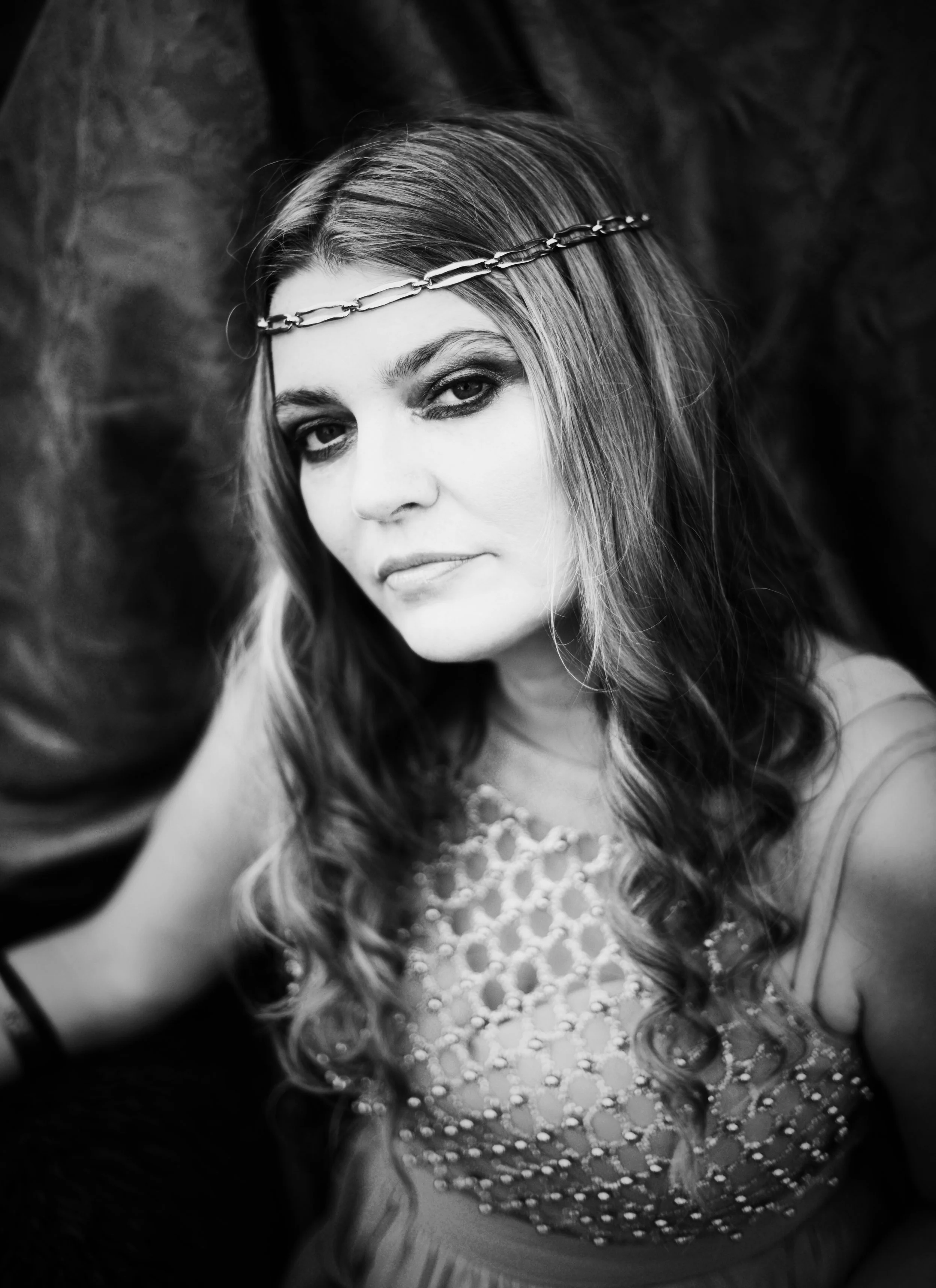 KATHARINE Katharine Blake is mainly known for her work with the Mediaeval Baebes of which she is the founder member, main composer, arranger, musical director and producer. After attending The Purcell School of Music, Katharine’s first musical venture, Miranda Sex Garden were discovered whilst busking Elizabethan madrigals and would later transmute into an avant-garde gothic rock band. Katharine has worked with Nick Cave, Michael Nyman and John Cale as well as releasing a solo album and collaborating with Nick Marsh as the producer of his solo album and in their joint musical adventure “From the Deep”.