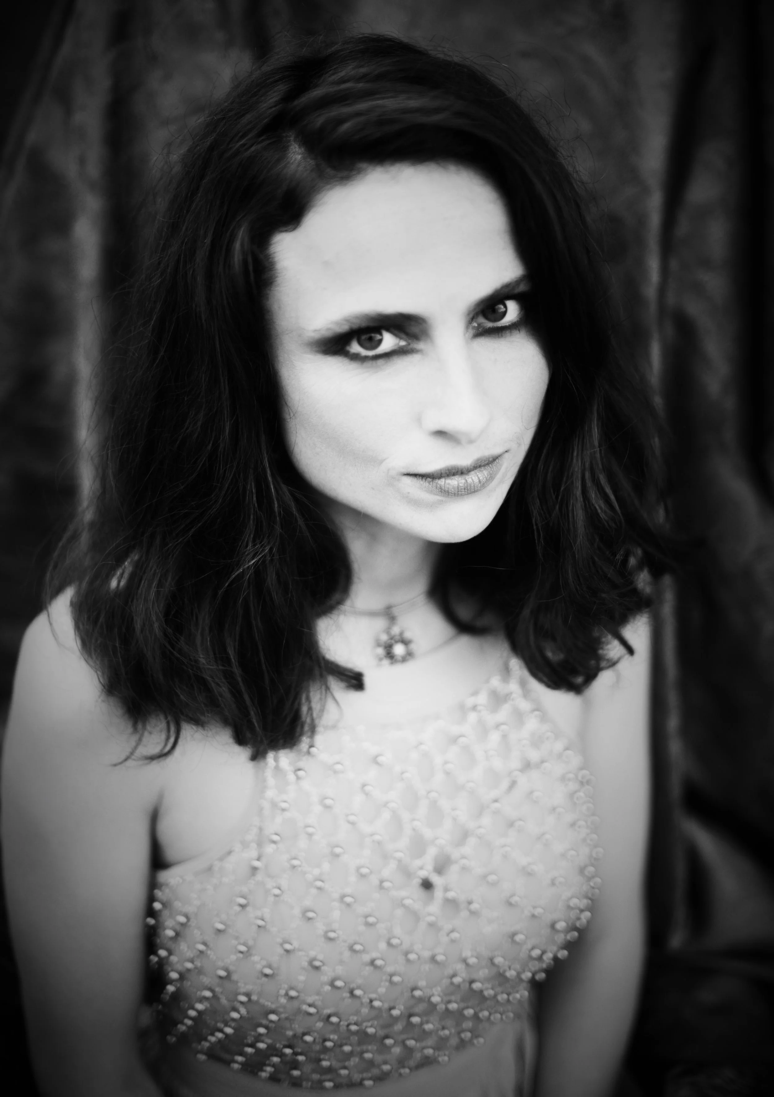 SOPHIE Is a Scottish singer and songwriter. She was awarded vocal and choral scholarships to St Andrews University, where she studied philosophy. Sophie joined the band in 2014, playing violin/viola and now Mediaeval fiddle, as well as singing. She also performs and records both her own songs and traditional Scots and Gaelic songs, and has collaborated with musicians from many backgrounds in Scotland, Paris and London.