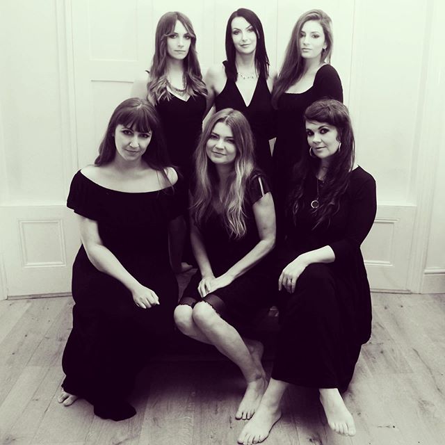 Classic black look photographed by @karladasilva styled by @nicholesleet